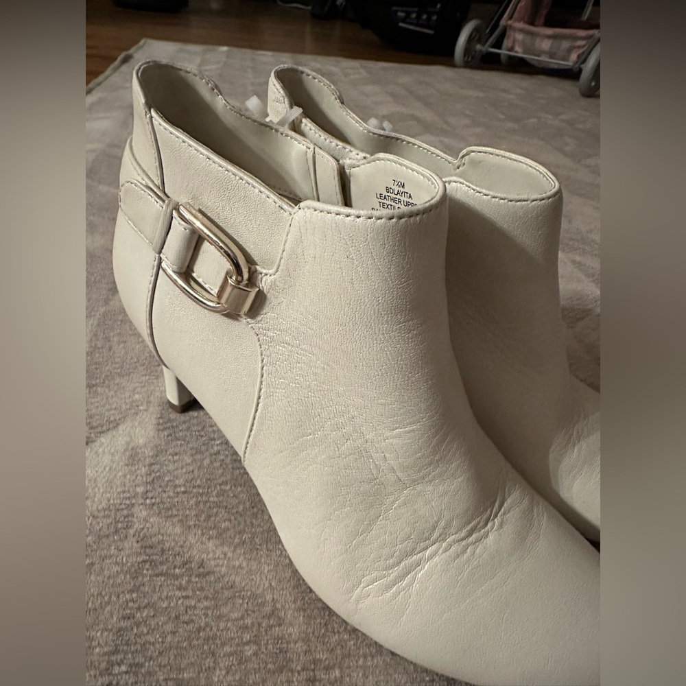 Bandolino White Boots size 8